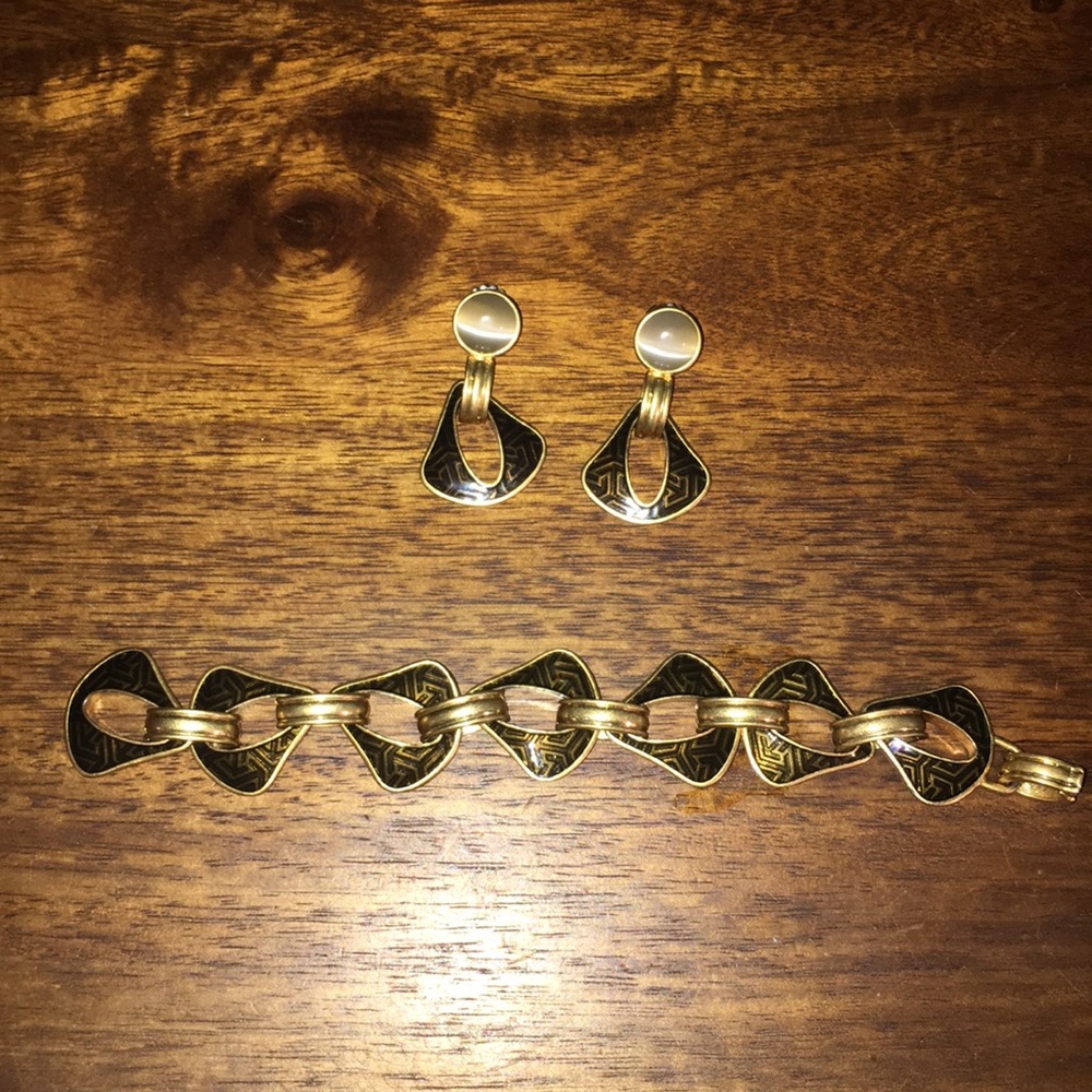 Earrings & bracelet set Gold metal w brown pattern